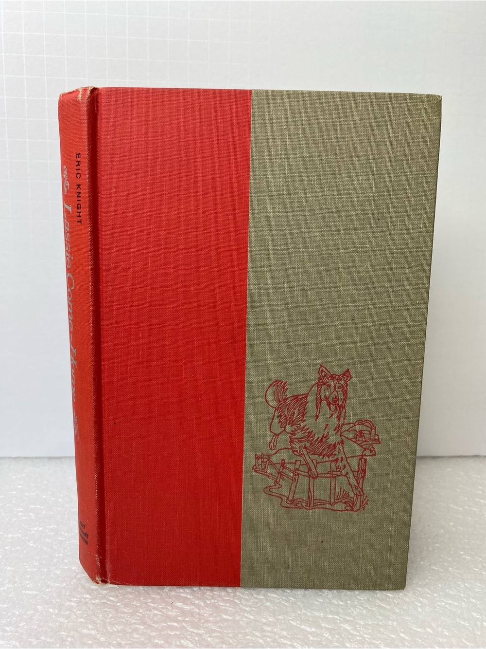 Lassie Come-Home by Eric Knight
Illustrated by Lilian Obligado
Hardcover 1964